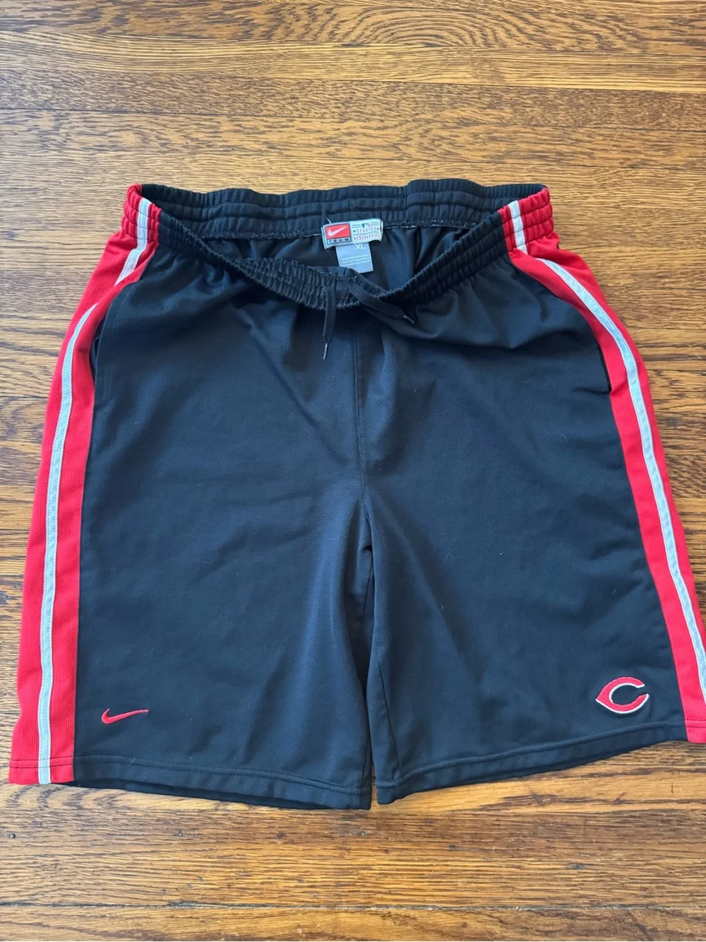 CINCINNATI REDS Nike Black & Red Athletic Shorts